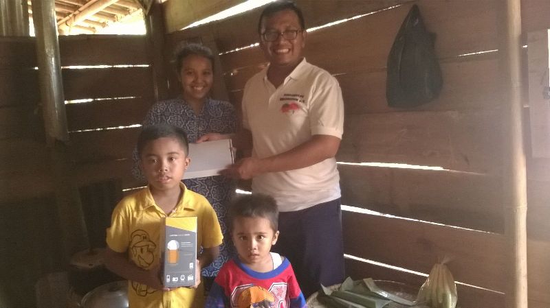 M-Lumi Solarlampen für Familien in Indonesien